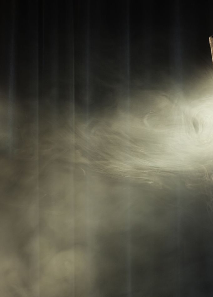 Приоткрытая вуаль